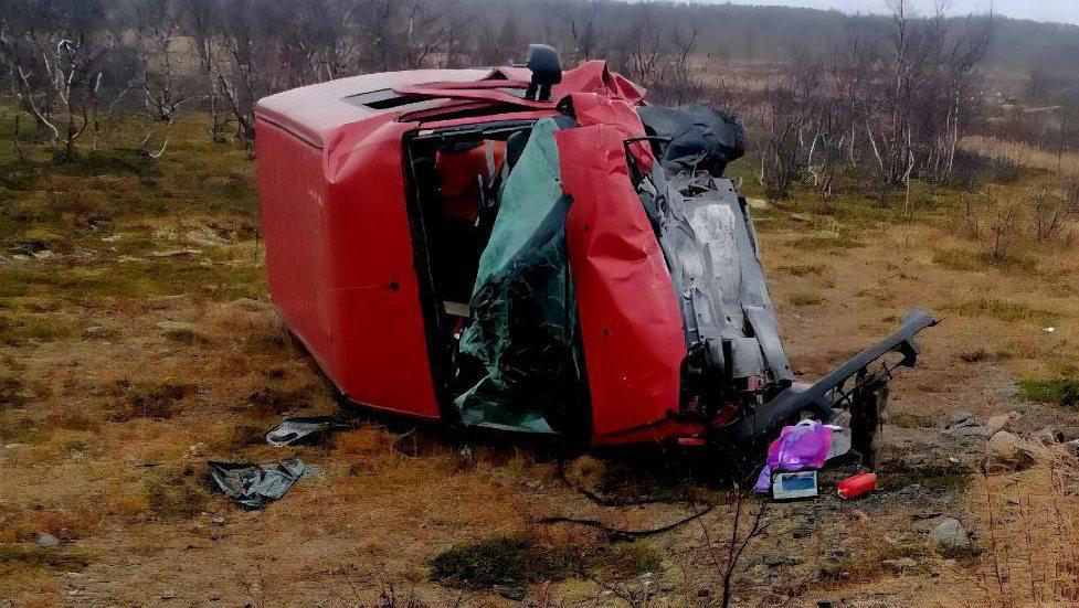 Один человек погиб, трое пострадали: два автомобиля столкнулись на Серебрянке